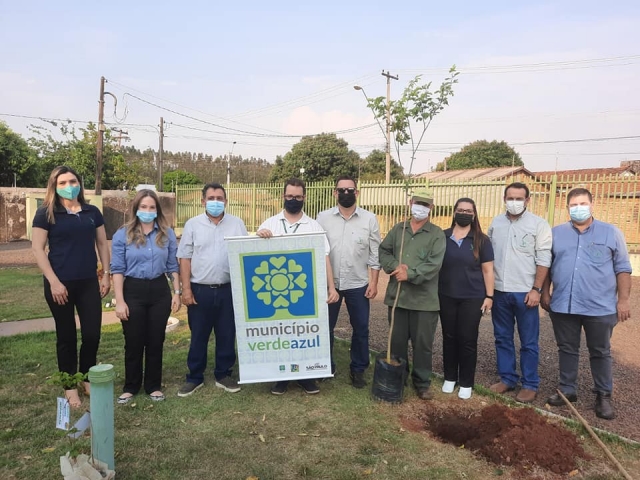 Ação marcou comemoração pelo Dia da Árvore