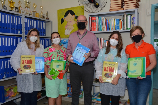 Livros doados serão utilizados no plano de aula da APAE