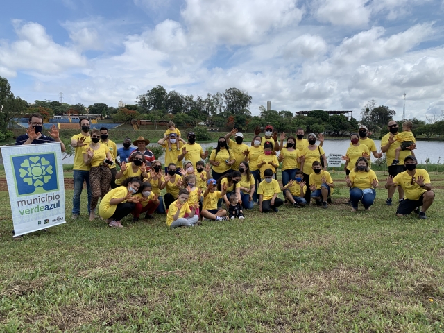 Colaboradores da Ponsse, seus familiares e equipe da SAMA realizaram o plantio