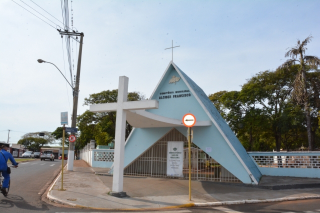 Cemitério Municipal ficará aberto para visitação no fim de semana