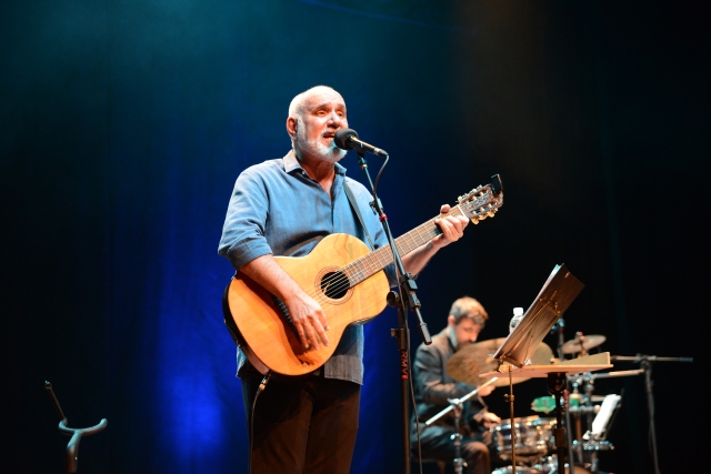Zé Alexanddre cantou na abertura do FILLP