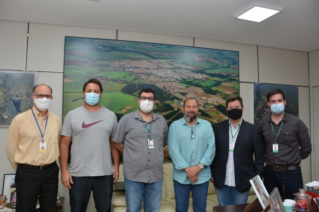 Encontro foi realizado no gabinete e formalizou convênio de cooperação educacional