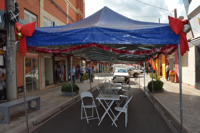 Quem ainda não se vacinou ou tem doses em atraso, pode procurar o posto da Rua XV, das 18h às 22h