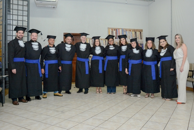 Formandos da Univesp durante a cerimônia realizada no Espaço Cultural Cidade do Livro