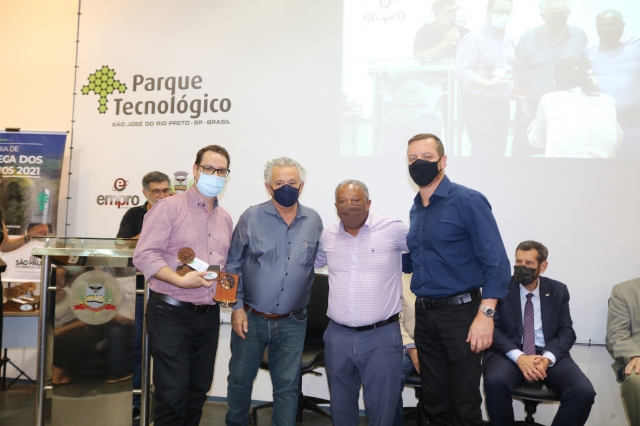 Helton, Fábio e Manezinho com o coordenar do PMVA, José Walter Figueiredo