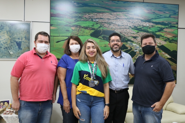 Prado recebeu Liara, acompanhada dos pais e do professor de xadrez