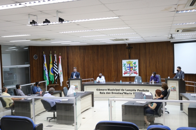 Solenidade realizada no auditório da Câmara formalizou convênios com as entidades