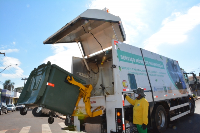 Prefeitura adquiriu novo equipamento para a higienização dos contentores