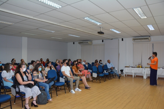 Palestra reuniu empresários de Lençóis Paulista para troca de experiências e contatos
