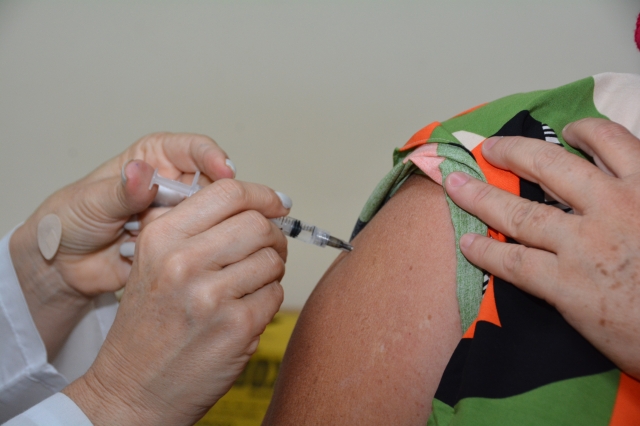 Imunossuprimidos que tomaram a terceira dose há quatro meses já podem procurar por reforço