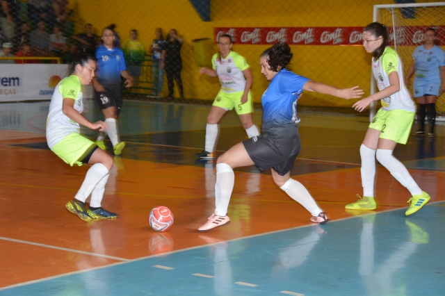 Na foto, decisão da Série Prata da Copa Record (2019) entre Lençóis Paulista (uniforme azul) e Bocaina