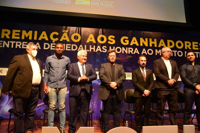 Entrega de medalhas e certificados para alunos de Lençóis Paulista e região