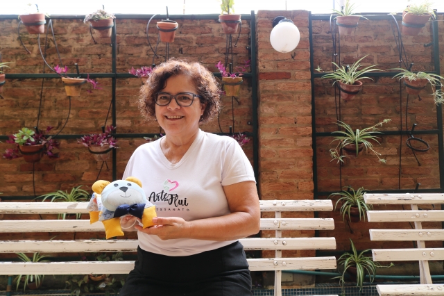 Zenil domina a técnica da costura criativa