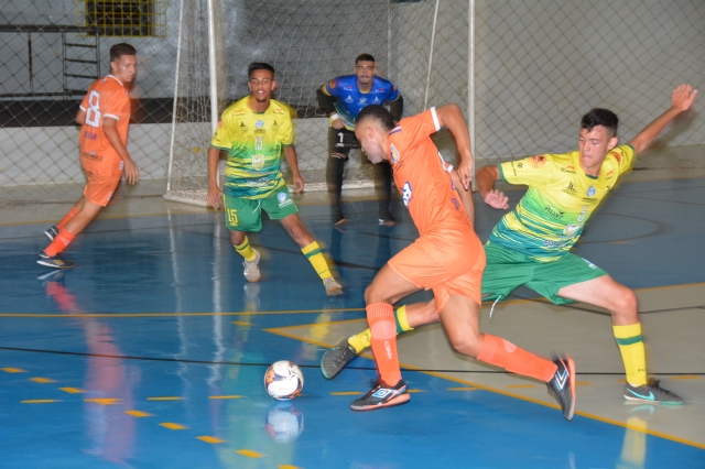 Lance da vitória do Futsal Bauru/FIB sobre a equipe lençoense no Ginásio do Tonicão