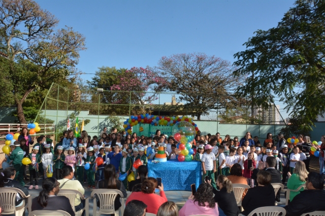 Uma grande festa comemorou os 75 anos da escola