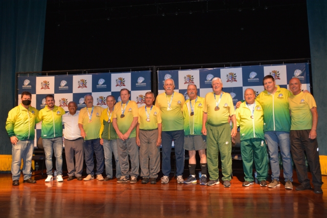 Noite foi de homenagens e motivação para a delegação lençoense