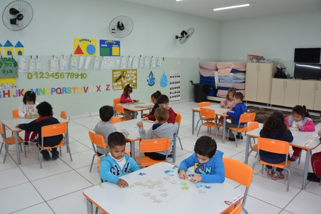 Na foto, atividade na Creche Wilson Trecenti