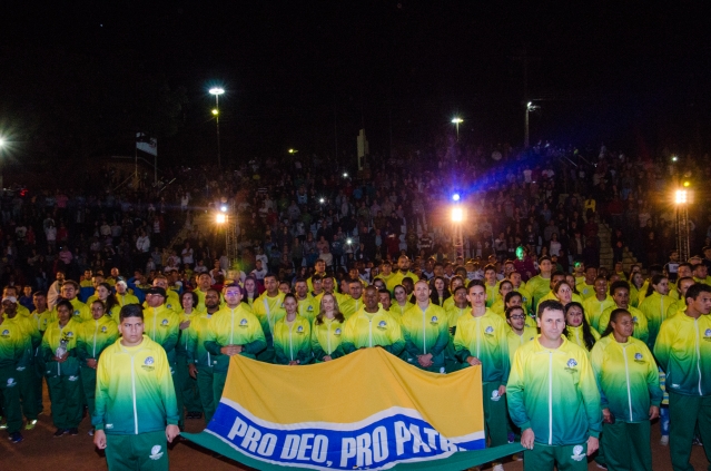 Na foto delegação lençoense na abertura dos Jogos Regionais disputados em Lençóis Paulista em 2017