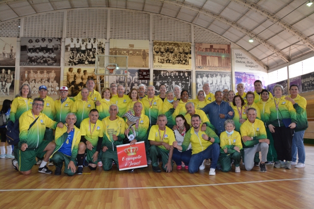 Na foto, delegação lençoense no encerramento dos JOMI, disputados em Lençóis Paulista, no mês de Junho (arquivo Prefeitura).