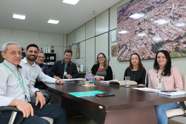 Assinatura de termo do cooperação foi acompanhado por secretários