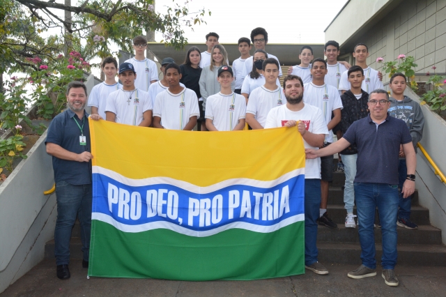 Alunos da Escola Lina Bosi Canova durante encontro com o prefeito Prado