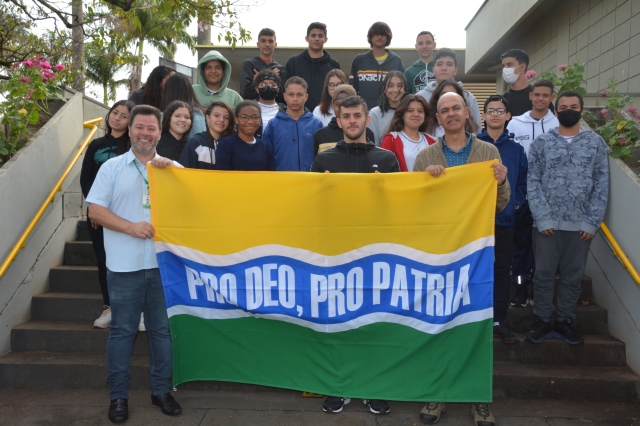 Alunos da Escola Professor Guiomar Fortunata durante encontro com o prefeito Anderson Prado