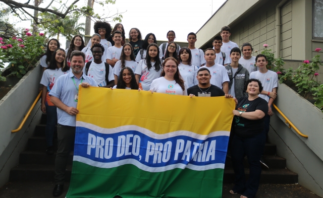 Adolescentes do Insituto LideraJovem visitaram o Gabinete