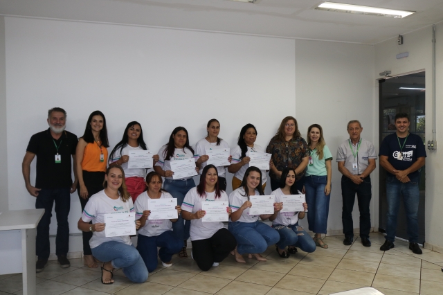 Alunas concluíram curso de manicure/pedicure
