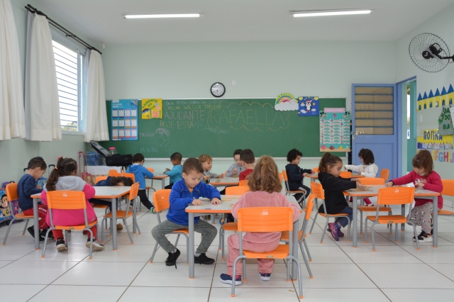 Na foto, atividade em sala de aula na Creche Wilson Trecenti