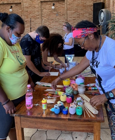 Oficina de mandalas é umas das atividades que valorizam a cultura de origem africana
