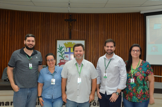O prefeito Anderson Prado e a equipe do RH deram boas-vindas aos novos servidores