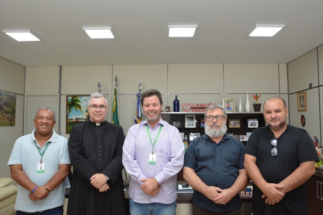 Eles ficam até sábado, dia 31 de dezembro e celebram neste final de semana, as últimas missas em suas comunidades