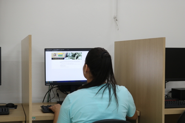 para o acesso ao serviço será requisitado apenas apresentação de documentos pessoais como RG, CPF e Cartão Cidadão para utilização dos computadores