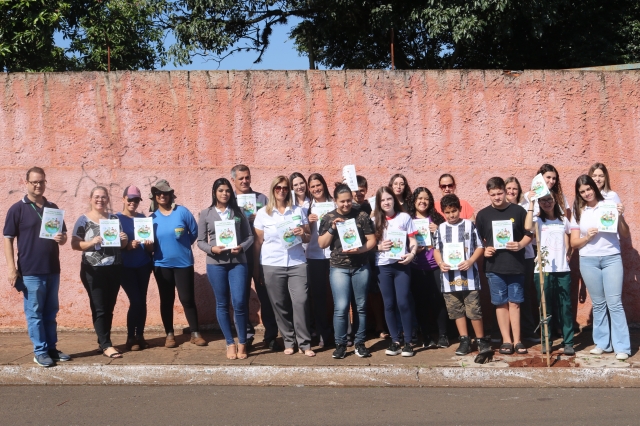 Iniciativa contribui para a arborização urbana e educação ambiental
