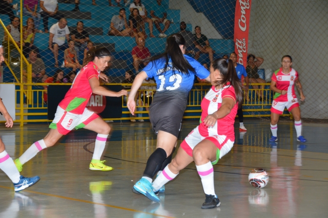 O evento arrecadou também 35 quilos de alimentos que serão doados para o Asilo