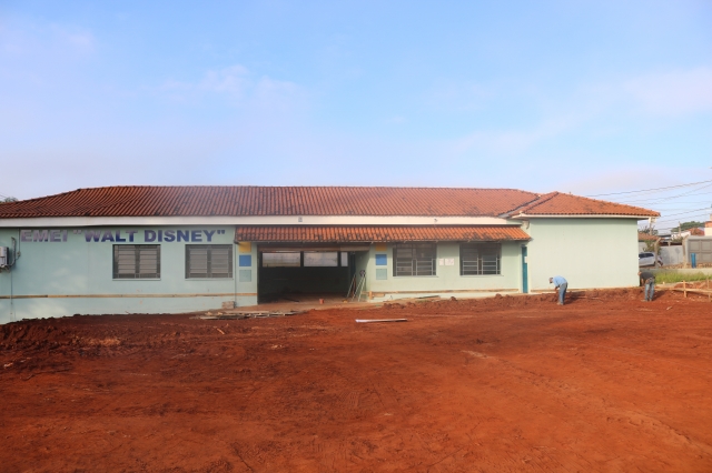 Prédio está sendo reformulado para atender a demanda por creches