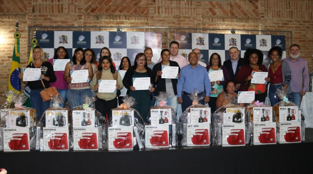 Formandas receberam certificado e kit para iniciar atividades produtivas