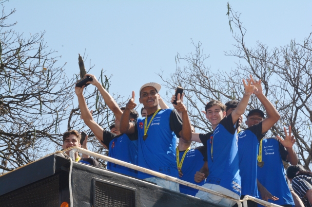 Equipe de basquete celebrou nesta sexta-feira, 11, a conquista inédita do título nos Jogos Escolares