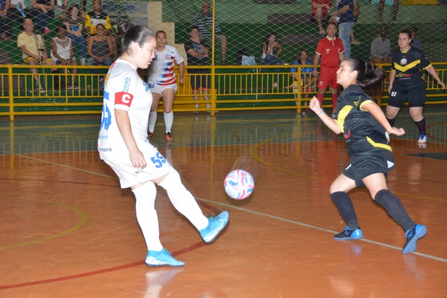 Na foto lance da Copa Lençóis de Futsal Feminino (arquivo Prefeitura)