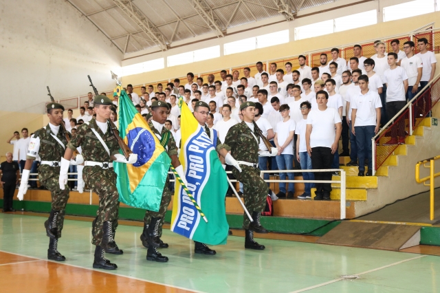 Na foto, momento da cerimônia de entrega dos Certificados de Dispensa de Incorporação do Serviço Militar Inicial em 2019 (arquivo Prefeitura)