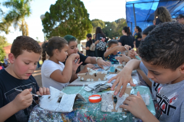 Oficina de máscaras é uma das atrações do Bairro Feliz no domingo, 2