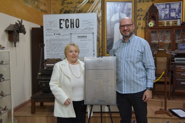 Na foto, o secretário de Cultura, maestro Marcelo Maganha com Meire Chitto, filha do patrono e historiador Alexandre Chitto, fundador do Museu