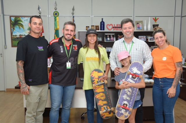 Isadora durante encontro com prefeito Prado no dia 25 de agosto