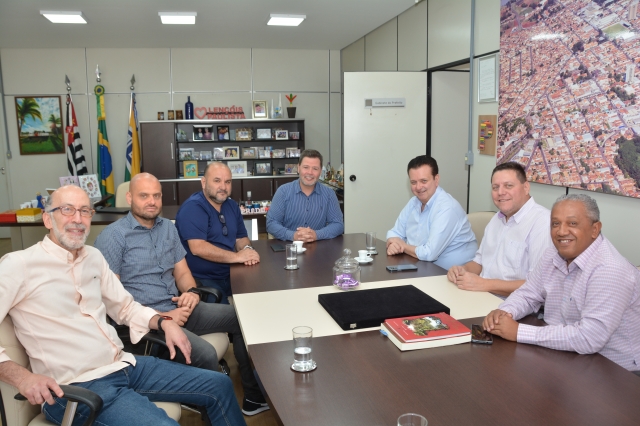Prado durante encontro com o Secretário de Estado de Governo e Relações Institucionais, Gilberto Kassab