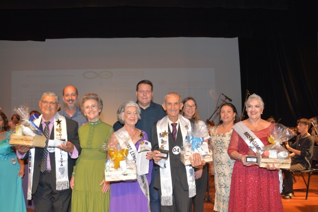 Na foto, premiação dos candidatos no encerramento do concurso Miss e Mister Melhor Idade