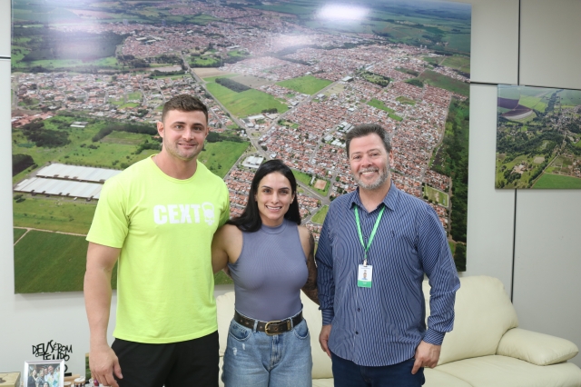 Bárbara e Júnior estiveram com o prefeito Anderson Prado