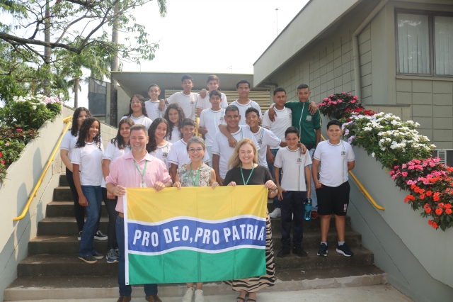 Prefeito recebeu estudantes de Alfredo Guedes