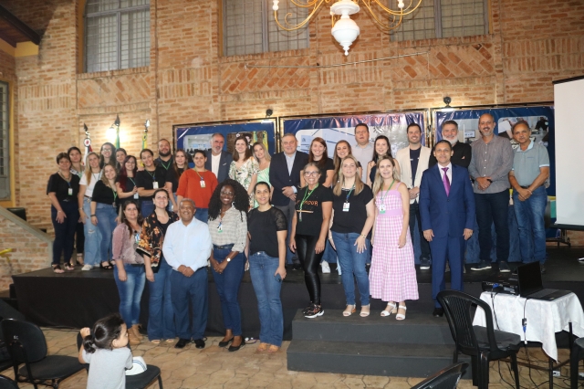 Alunos receberam certificados do curso "Vendedor de Excelência"