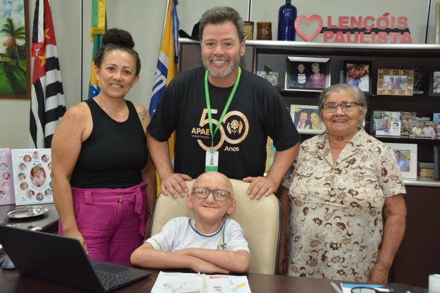 João Pedro durante encontro com o prefeito Prado na sexta-feira, 10