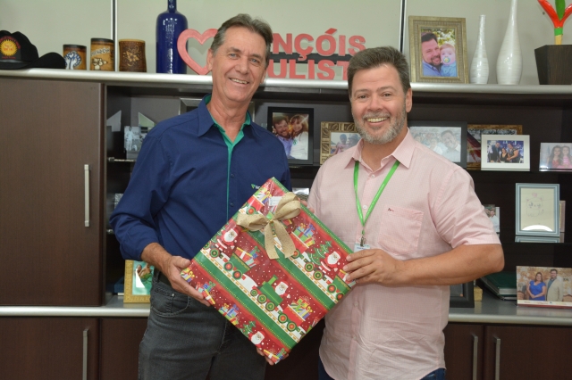 Prefeito Prado durante encontro com o presidente da ASP e Sicoob 4474, Altair Toniolo (Rocinha)